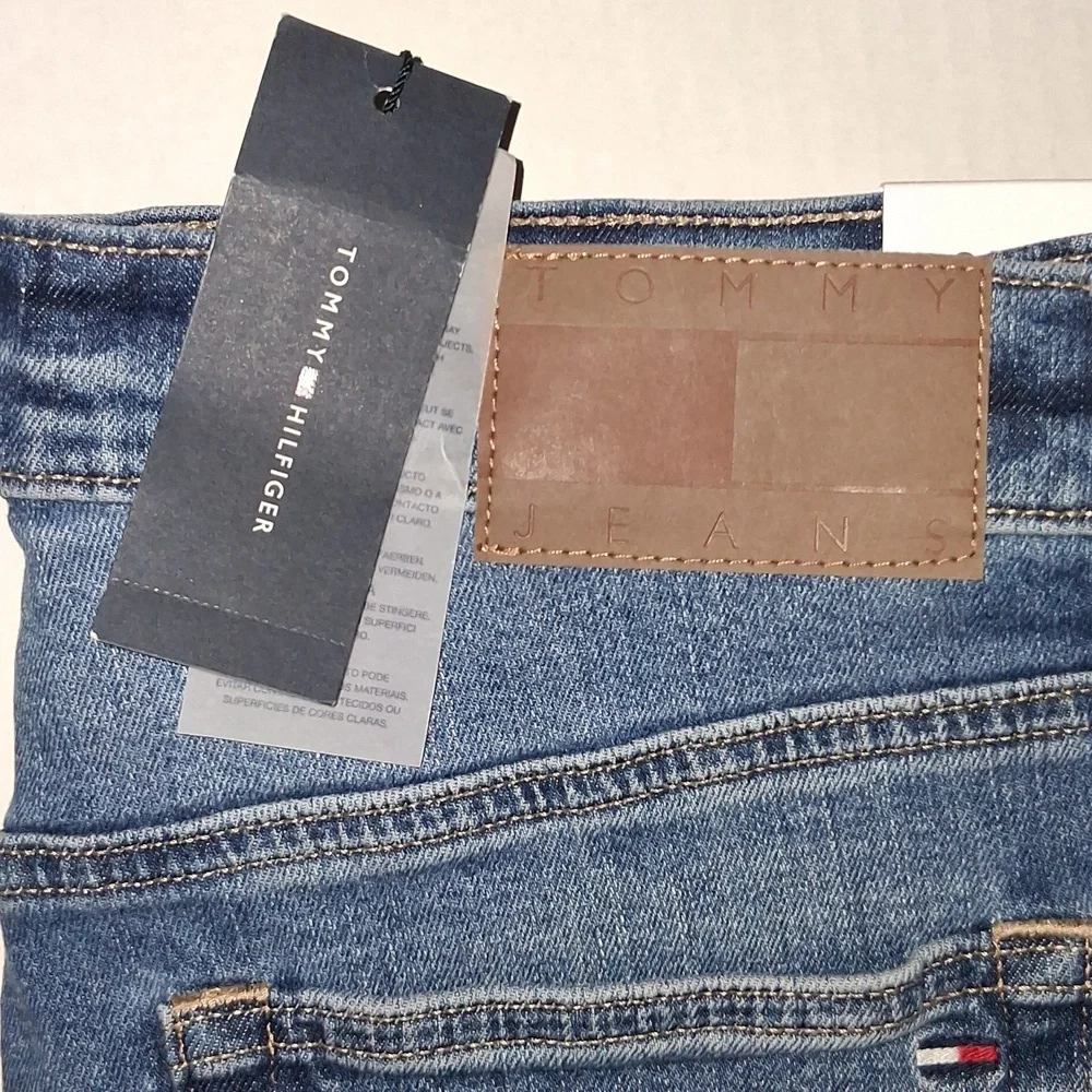 Tommy Hilfiger Straight Fit Jeans Size-32x30 NWT - Picture 2 of 5
